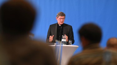 El arzobispo de Colonia, el cardenal Rainer Maria Woelki, habla durante una conferencia de prensa sobre un informe de abuso por parte del clero en Colonia, Alemania (AP)