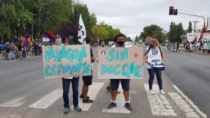La asamblea de ATEN Capital votó extender el paro docente con cortes de ruta