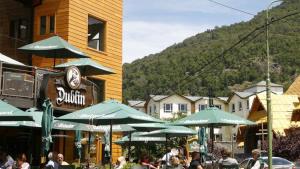 San Martín también extendió los horarios permitidos para bares y restaurantes