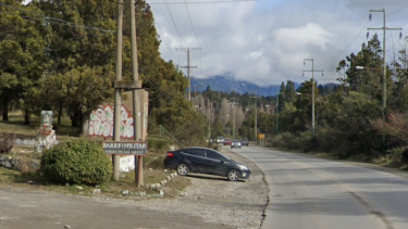 El siniestro vial ocurrió a metros del acceso al barrio Militar de Bariloche, en la avenida Bustillo.