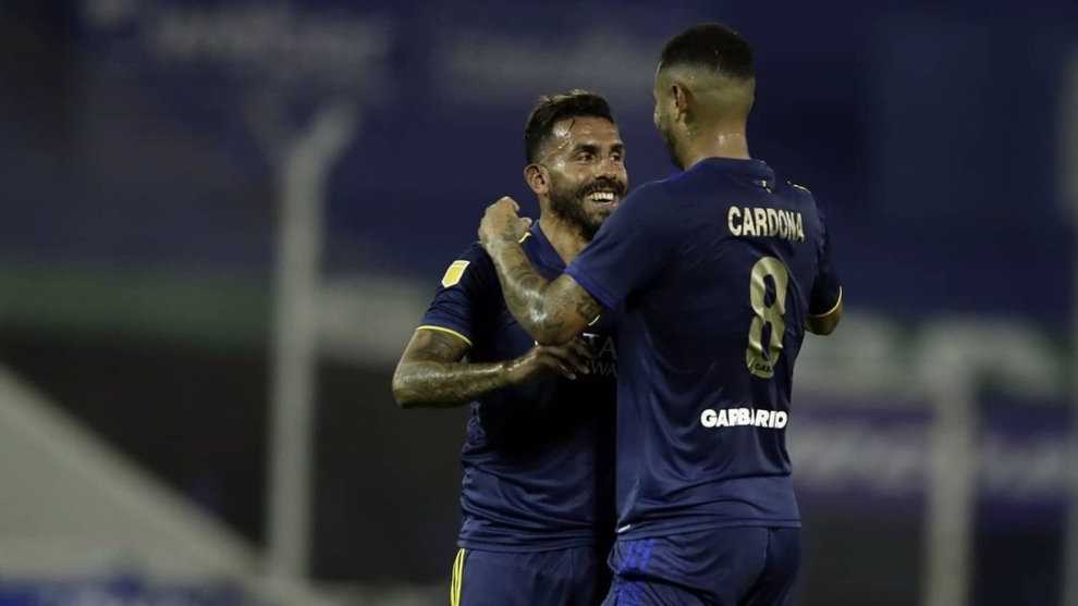 Tevez y Cardona festejando uno de los goles contra Vélez el último domingo. 