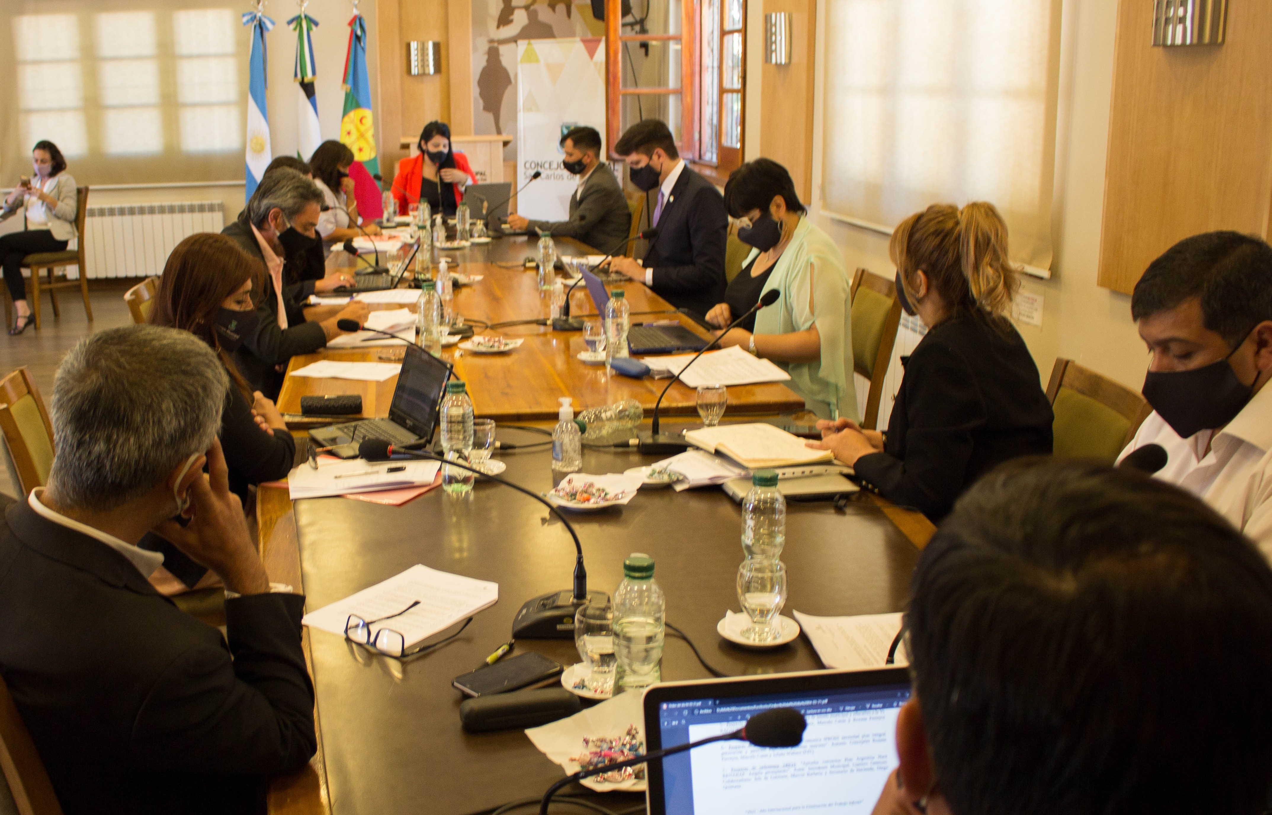 Los concejales de Bariloche analizan hoy, en la última sesión del año, el presupuesto y la modificación tarifaria. Archivo