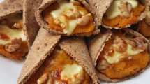 Imagen de Conitos de calabaza, queso y nueces: receta ideal para una picada