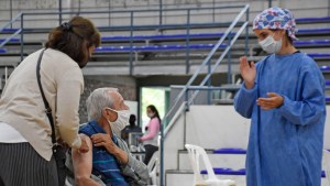 Apuntan contra la oposición por la denuncia de vacunación VIP en Cipolletti