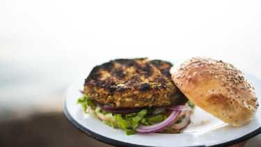 Receta de falafel del cocinero Ramiro Valenzuela, de «Cúrcuma», en Plottier