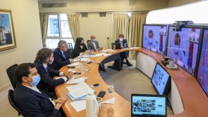 Segunda ola: gobernadores están a favor de reducir vuelos y desalentar viajes al exterior