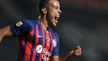 Di Santo y un grito de desahogo. El delantero abrió la cuenta en el clásico. 