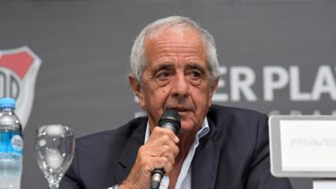 "No quiero sacar a nadie. Los que están ahora se tienen que dejar ayudar", afirmó el presidente de River.