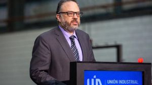 Kulfas consideró que es «impensable» aplicar una reducción de la jornada laboral