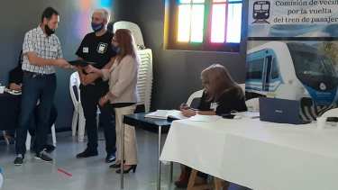 Integrantes de la Comisión Pro Tren del Valle recibieron la declaración de interés del Deliberante de Regina.
