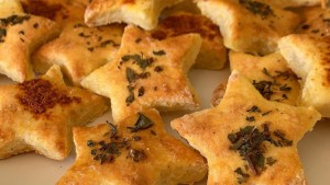 Estrellitas de queso sin gluten extra fáciles