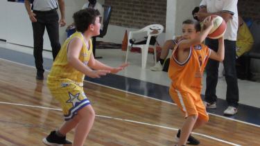 Del Progreso recibió a Deportivo Roca el último fin de semana en el Gigante de calle Maipú, por la fase regular de las formativas. Foto: Deportivo Roca Básquet 