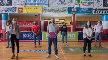 Así se presentó el Área de Géneros e Inclusión en Deportivo Viedma. Foto: Marcos Aramburu, prensa Viedma