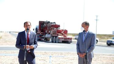 El gobernador Omar Gutiérrez encabezó el acto de inauguración de la Ruta 51 en el corredor petrolero de Vaca Muerta. Foto: Twitter Omar Gutiérrez. 