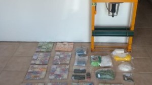 Secuestran 3,5 kilos de cocaína de alta pureza en Roca y detienen a dos personas