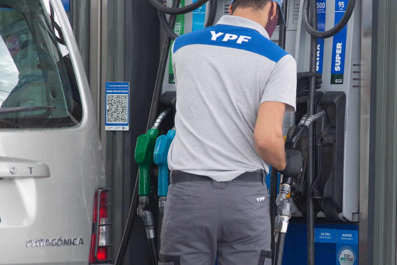 Los precios de los combustibles están congelados desde mayo del año pasado y los estacioneros esperaban una suba este mes. (Foto: archivo Juan Thomes)