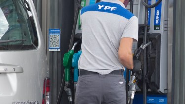 Los precios de los combustibles están congelados desde mayo del año pasado y los estacioneros esperaban una suba este mes. (Foto: archivo Juan Thomes)