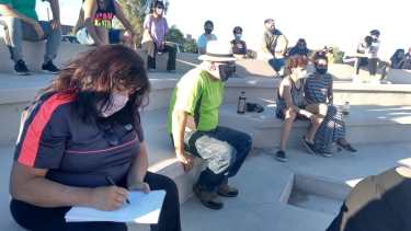Los vecinos se autoconvocaron ayer para exigir más personal en los barrios ubicados en el oeste de Roca. (foto: gentileza)
