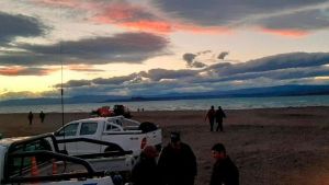 Tragedia en el lago Cardiel: la historia de Mateo, el nene que naufragó cuatro horas