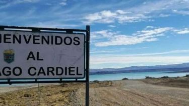 Un temporal en el lago Cardiel desató la tragedia que terminó con la vida de los kayakistas. (Gentileza).-