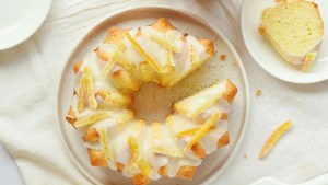 No dejes de probar este budín de limón y naranja