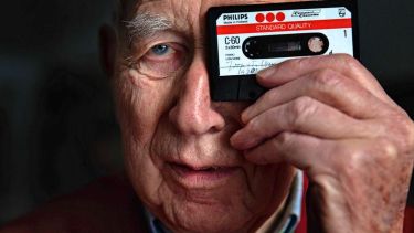 Murió Lou Ottens, el ingeniero holandés que inventó el cassette. 