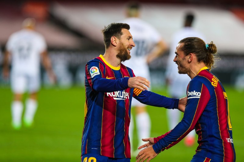 Messi y Griezmann festejan el primer tanto del encuentro.