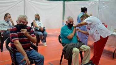 La prioridad está, casi por completo, en las personas mayores de 60 años. 