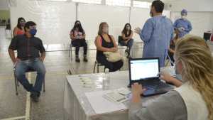 Coronavirus: vacunan a 2.500 personas por día en Neuquén