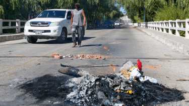La medida había comenzado esta mañana por las personas que integraban la toma Alma Fuerte. (fotos: Juan Thomes)