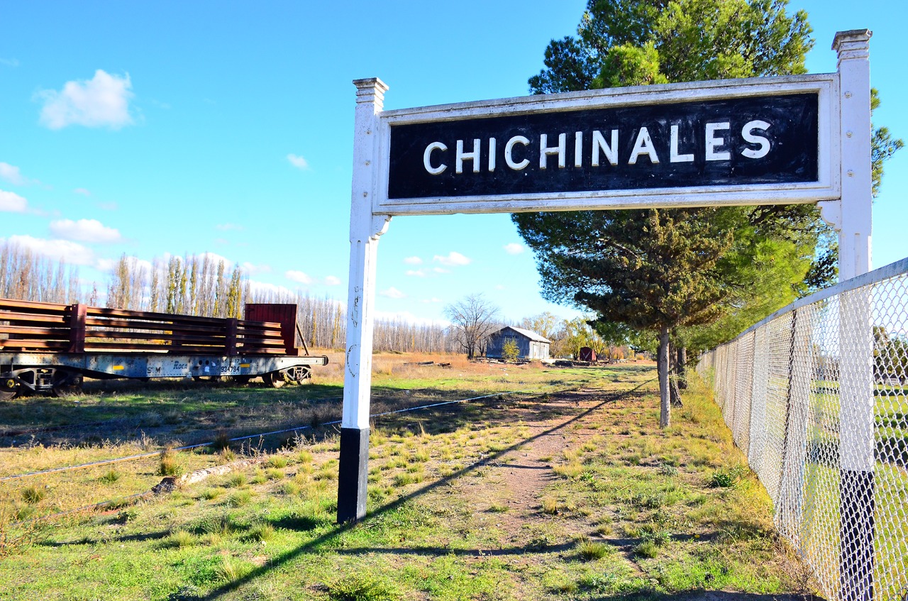 El sábado habrá un abrazo en la estación del ferrocarril de Chichinales para pedir por el Tren del Valle. 