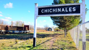 El sábado habrá un abrazo en la estación del ferrocarril de Chichinales para pedir por el Tren del Valle. 