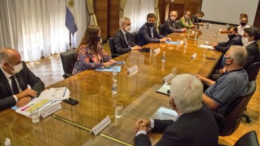 En uno de los salones de la cartera de Hacienda se realizó la reunión de Meoni con los neuquinos (Prensa Darío Martínez)