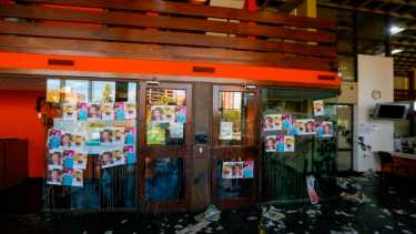 Así quedó la entrada de la sede central de RÍO NEGRO.-