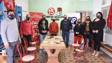 Dirigentes del socialismo y de Unidad Popular reunidos en Viedma. Foto Gentileza.