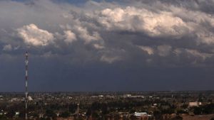 Alerta amarillo por tormentas en Neuquén y Río Negro: cayó granizo en zonas de Regina
