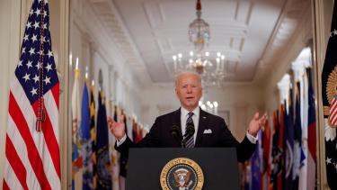 El objetivo de Biden es vacunar a 100 millones de personas en sus primeros 100 días de gestión.