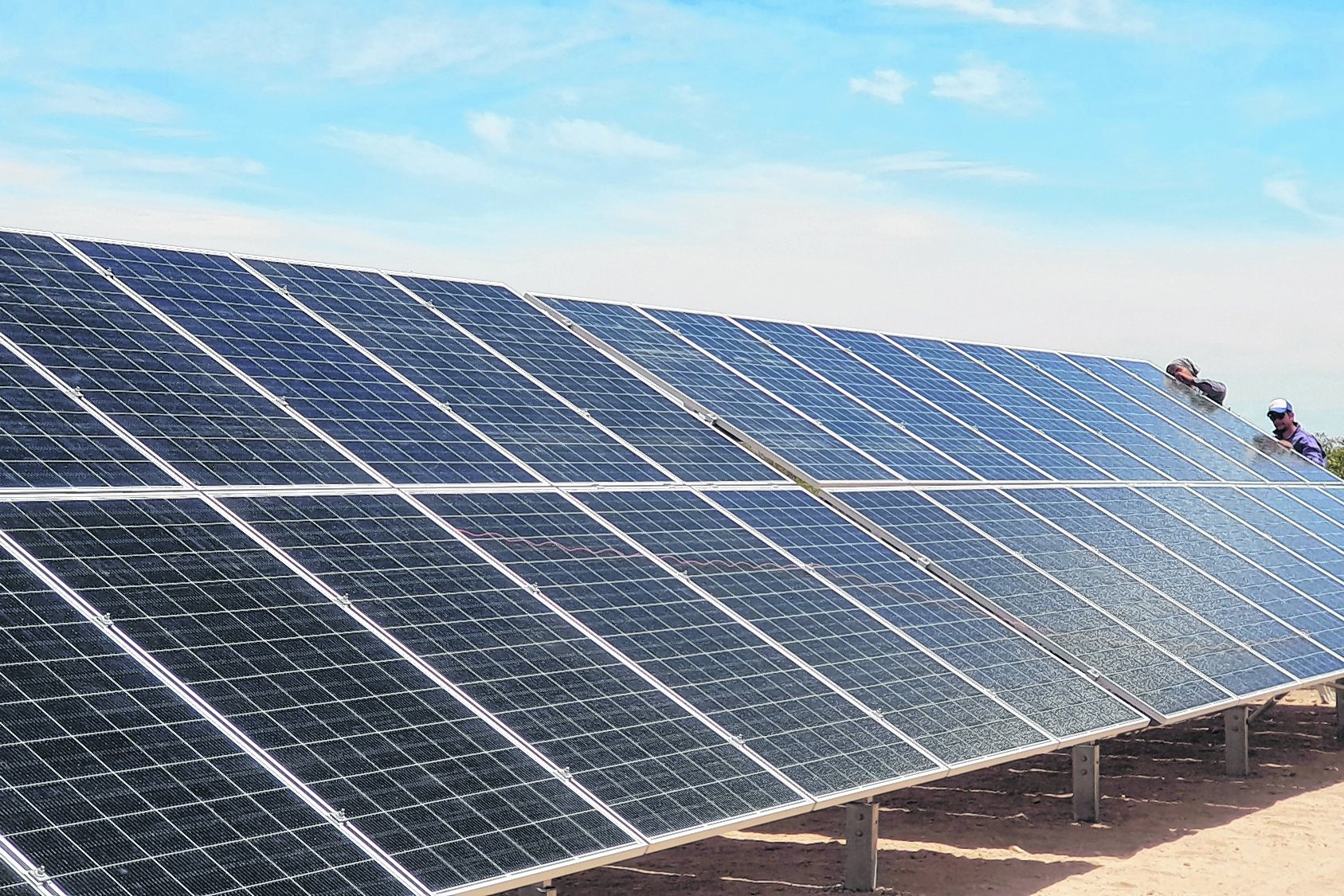 En mayo se espera inaugurar el primer parque solar de Neuquén y avanzar en la exportación de energías limpias a Chile.
