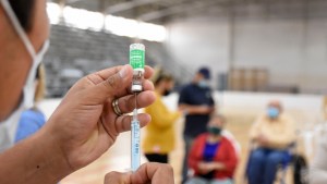 Comienzan a vacunar a los docentes de Cipolletti