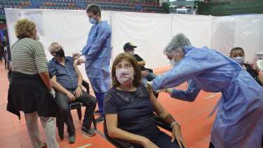 Neuquén planea que uno de cada cuatro neuquinos haya recibido por lo menos una dosis al final de la semana. Foto archivo: Yamil Regules