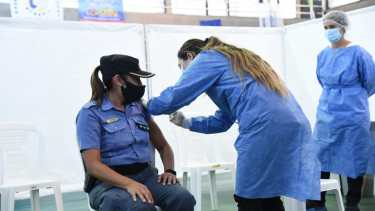 Los efectivos policiales serán alguno de los que recibirán las segundas dosis de la vacuna Sinopharm (Foto: archivo Florencia Salto)