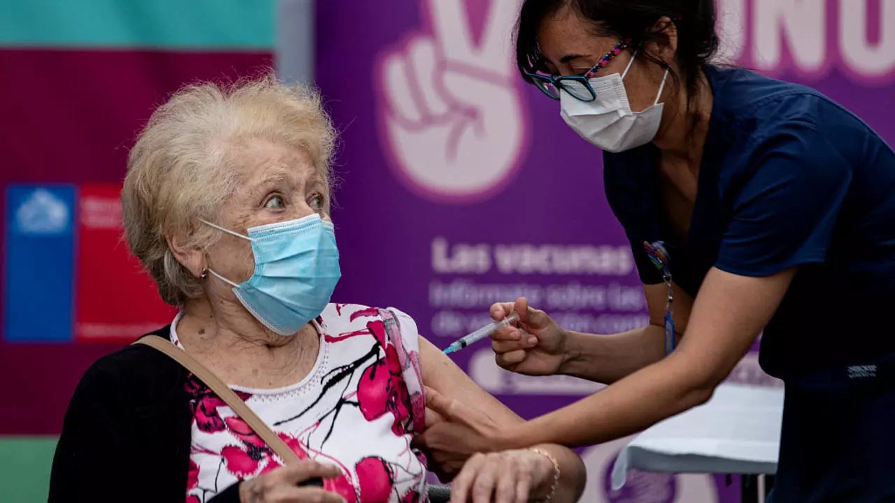Piñera indicó que ahora el objetivo es vacunar a 15 millones de chilenos durante el primer semestre.
