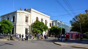 UPCN decidió mantener la carpa frente a la Casa de Gobierno en Viedma
