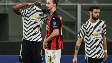 Ibrahimovic cambió camiseta con Paul Pogba luego del partido. El sueco entró en el complemento. 