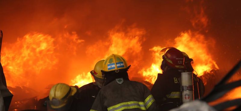 Si bien ha habido diversas iniciativas, los bomberos aún no cuentan con el acceso a una aseguradora.-