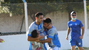Rubén García festeja con sus compañeros el gol de la victoria. Foto: gentileza Mayra Díaz 