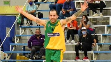 Nacho Claris fue la gran figura en el triunfo de Pérfora ante Petrolero. Fotos: gentileza Carlos Martínez 