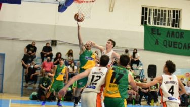 Victoria de Pérfora sobre Petrolero en el gimnasio de Cutral Co. Fotos: gentileza Carlos Martínez 