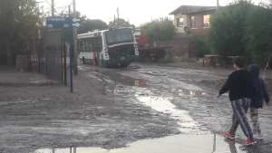 Evacuaron familias en Allen por el temporal