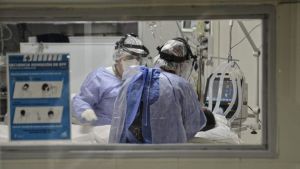 Coronavirus: sigue creciendo la ocupación en Terapias Intensivas y hubo 348 nuevas muertes